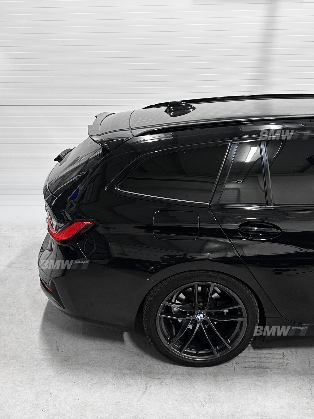 BMW G21 MX Takaspoileri Kiiltävän Musta