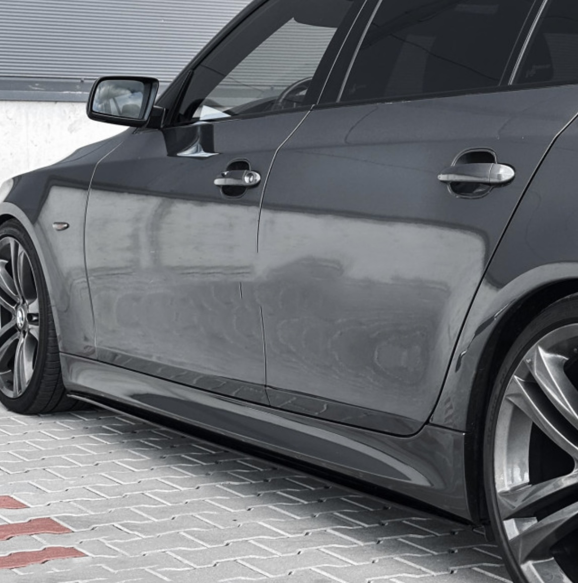 BMW E60/E61, skirt inserts glossy black