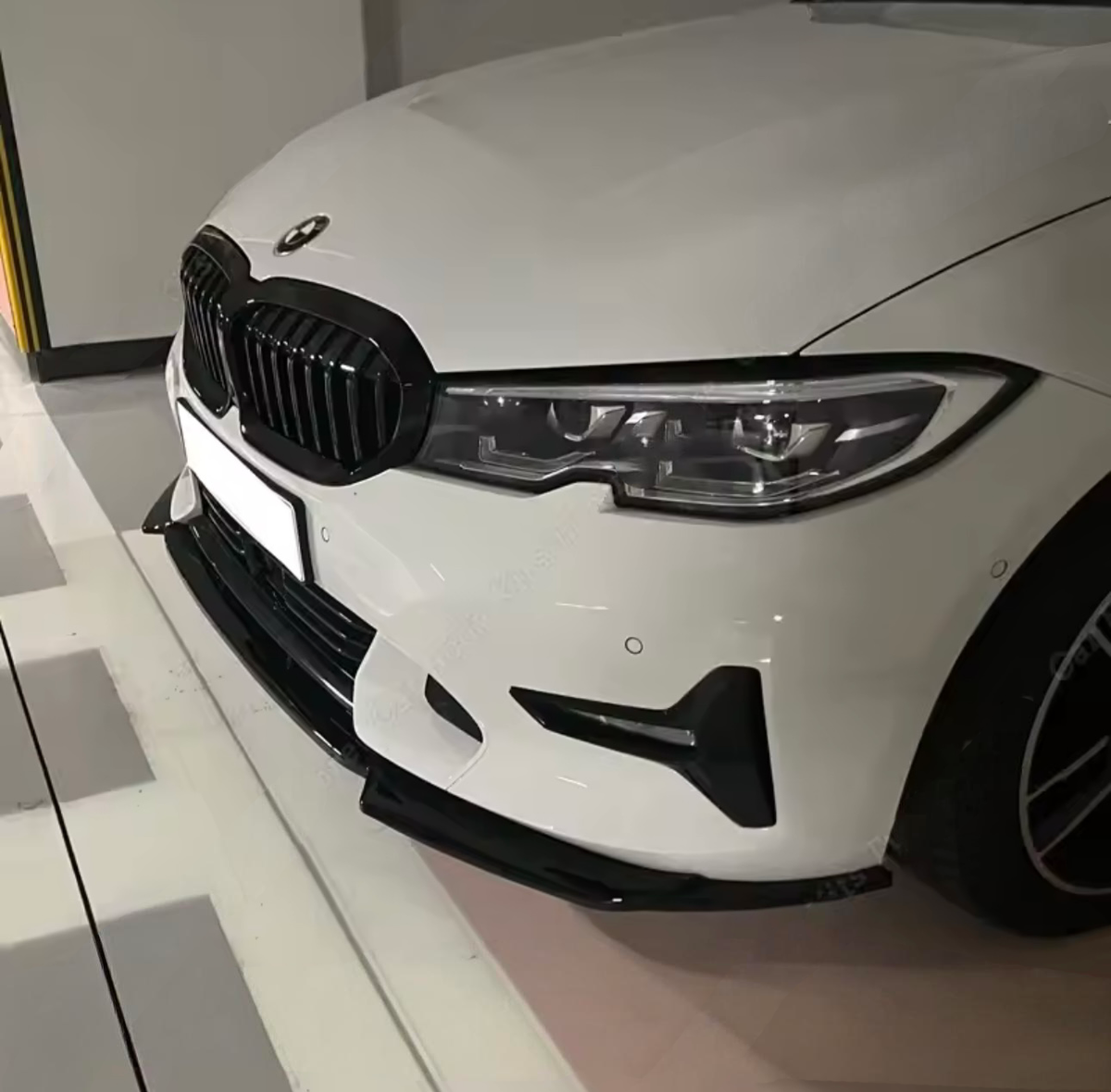 BMW G20 G21, kiiltävän musta etuspoileri vakio etupuskuriin
