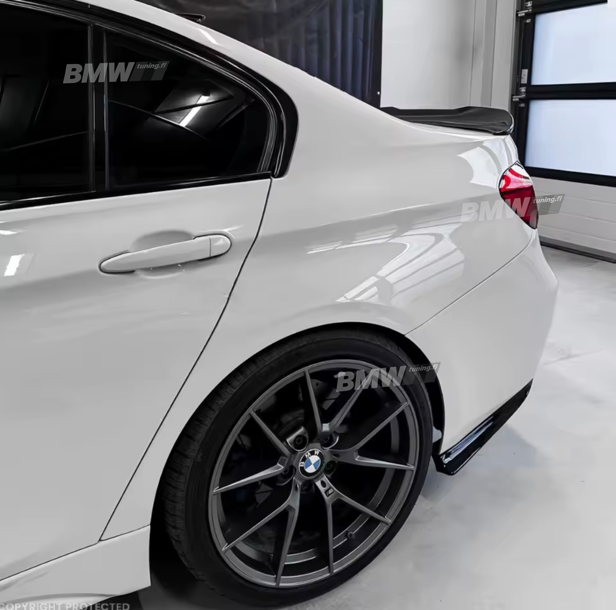 BMW F30 F31, PSM takapuskurin kiiltävän mustat lisäpalat