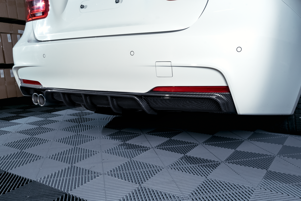 BMW F30 F31 M-Performance diffuusori M-Sport takapuskuriin, carbon look