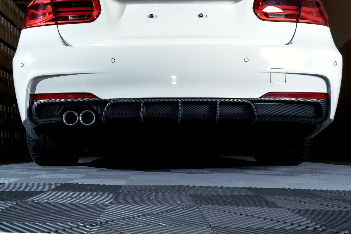 BMW F30 F31 M-Performance diffuusori M-Sport takapuskuriin, carbon look