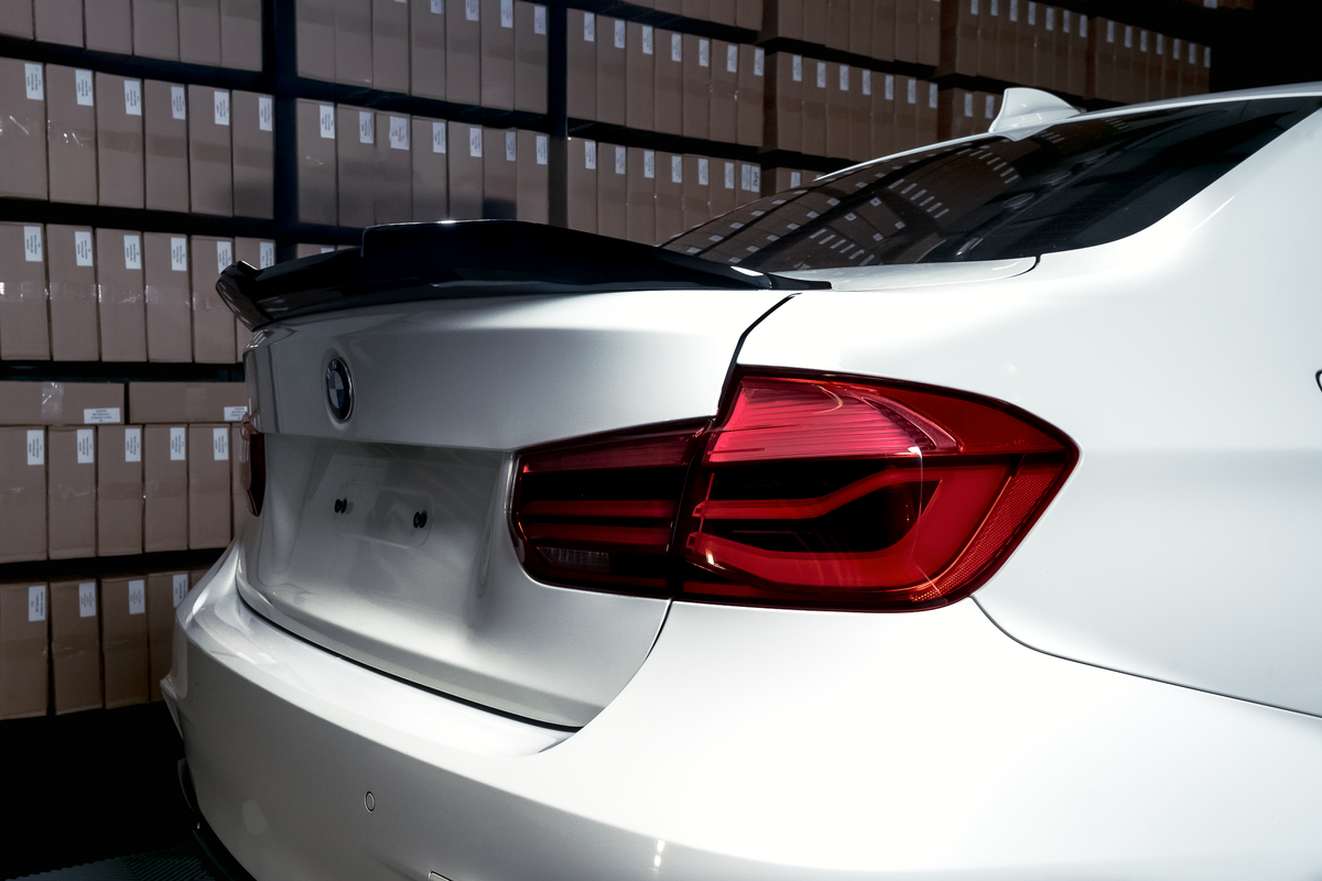 BMW F30, PSM-Look kiiltävän musta takaspoileri