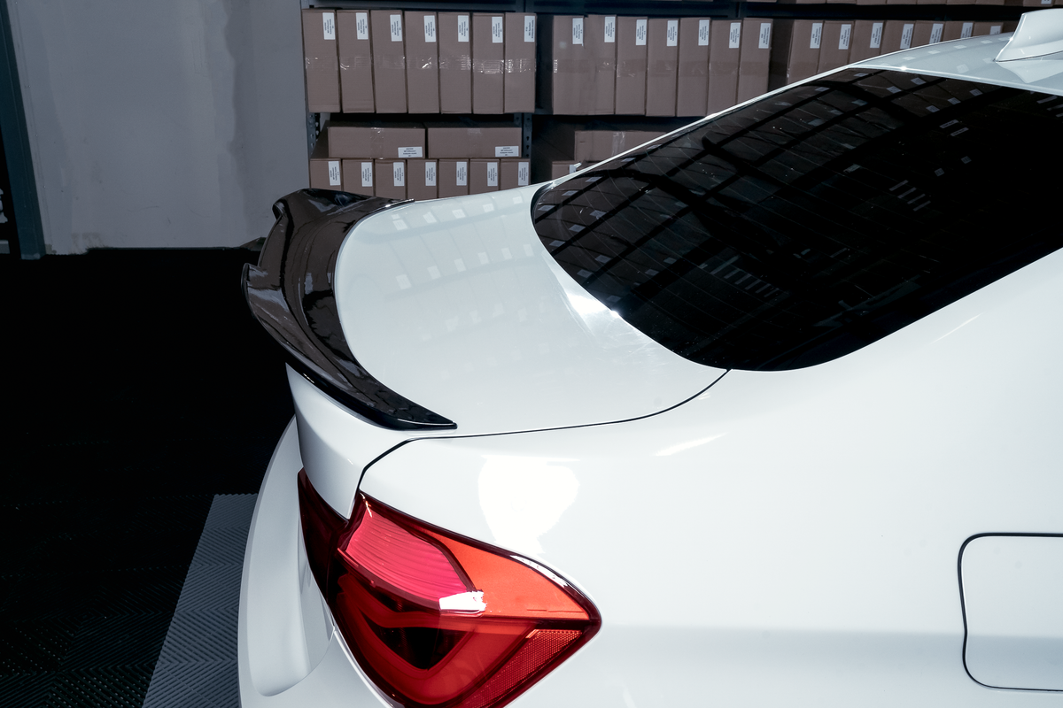 BMW F30, PSM-Look kiiltävän musta takaspoileri