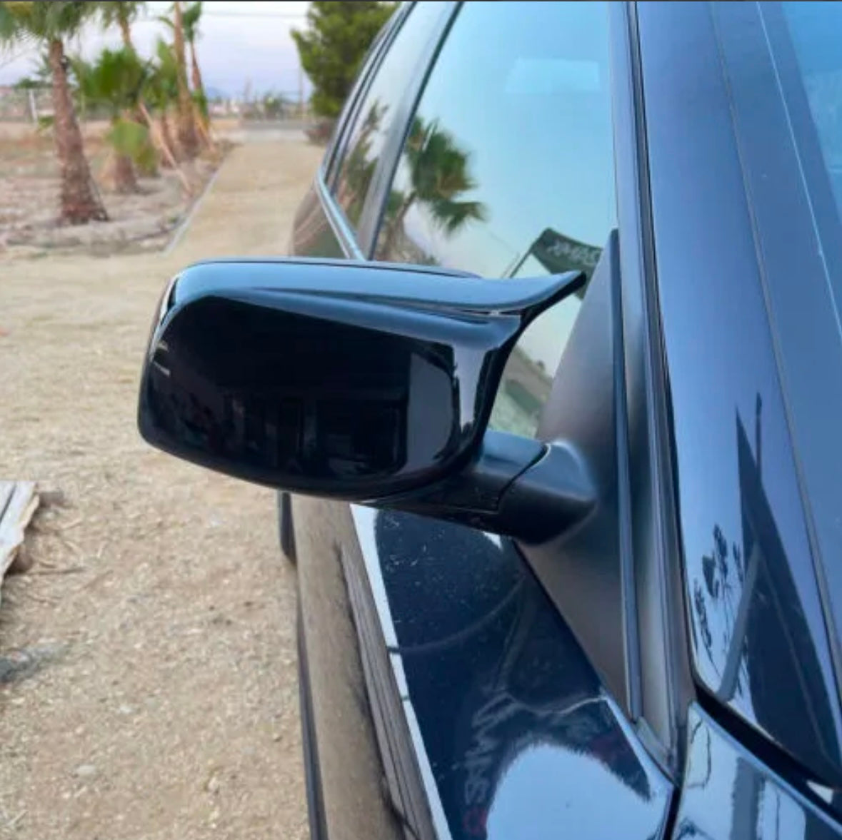 BMW E60 E61 E63 E64 M-look peilinkuoret, Kiiltävän mustat