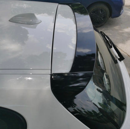 BMW E81 / E87, vm.07-12 Kiiltävän
musta takaspoileri