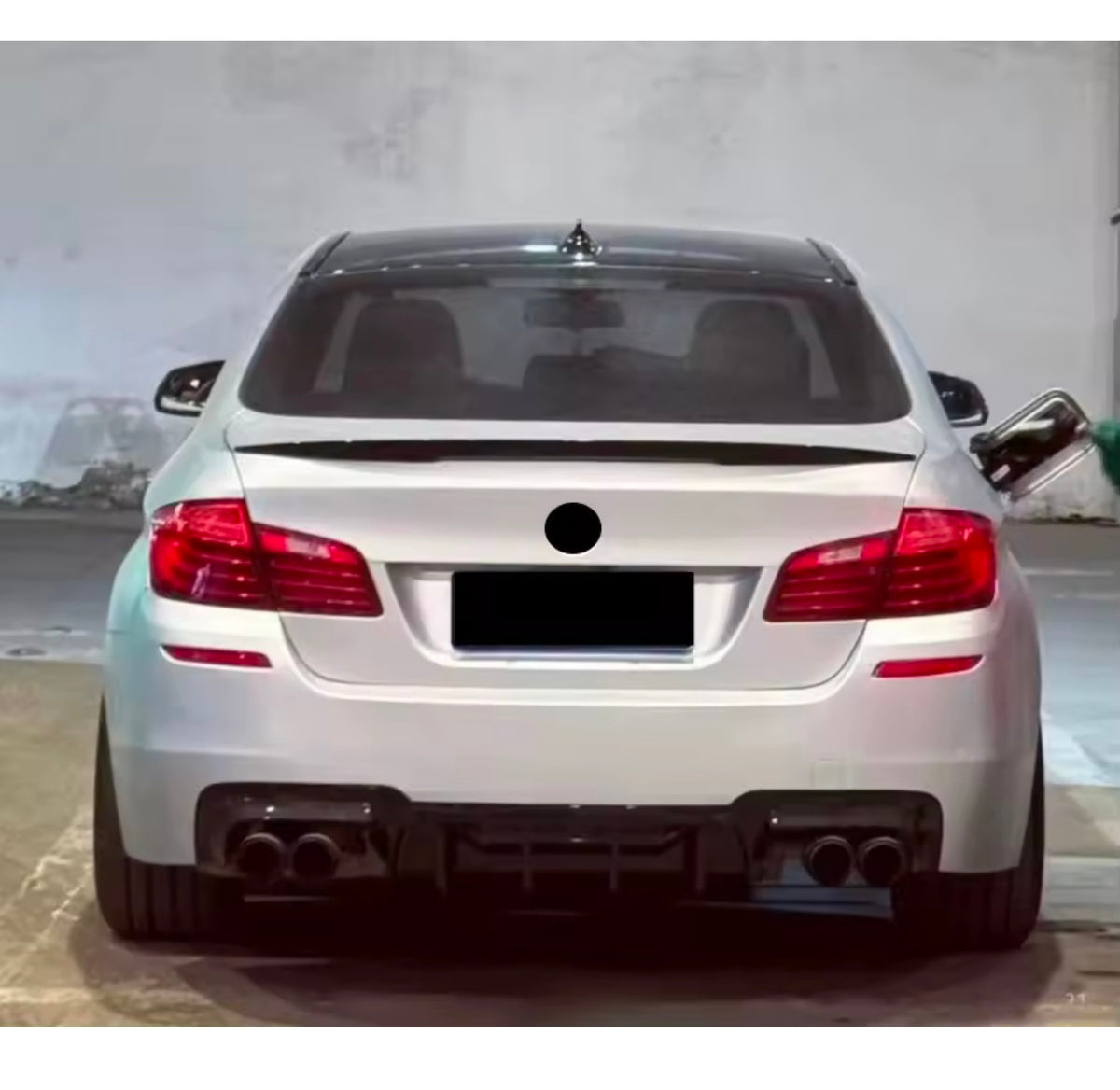 BMW F10 / F11, Competition diffusori kiiltävän musta