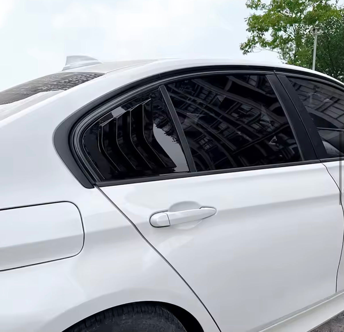 Bmw F30 Sivulasisuojat kiiltävän
mustat