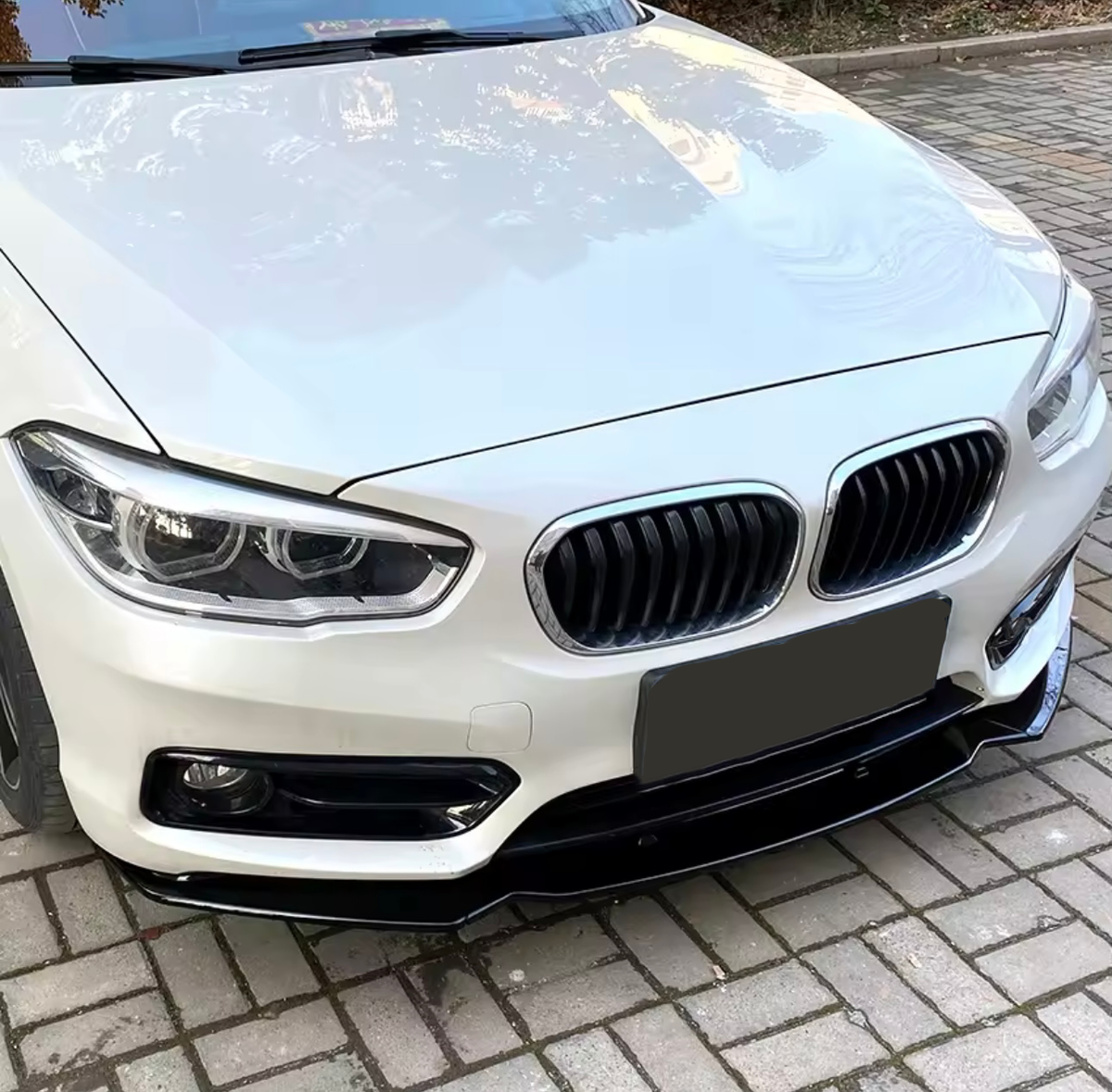 BMW F20 F21, Etupuskurin lippa
kiiltävän musta vakio puskuriin