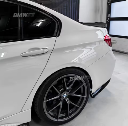 BMW F30 F31, PSM takapuskurin kiiltävän mustat lisäpalat