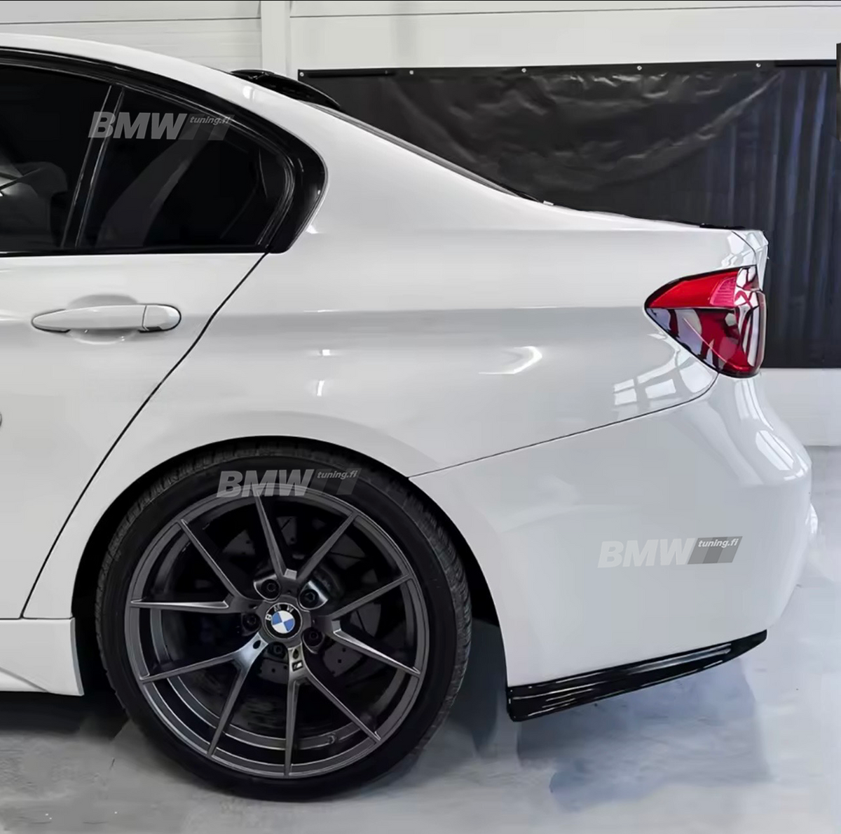 BMW F30 F31, PSM takapuskurin kiiltävän mustat lisäpalat