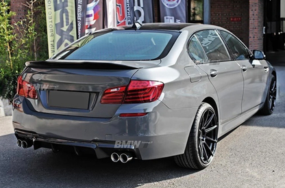 BMW F10, PSM takaspoileri kiiltävän musta