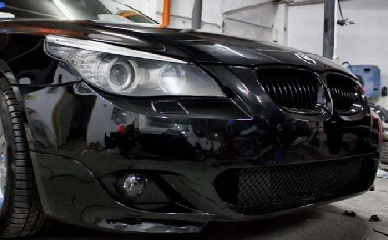 BMW E60 / E61, M-Sport etupuskuri , (SRA)