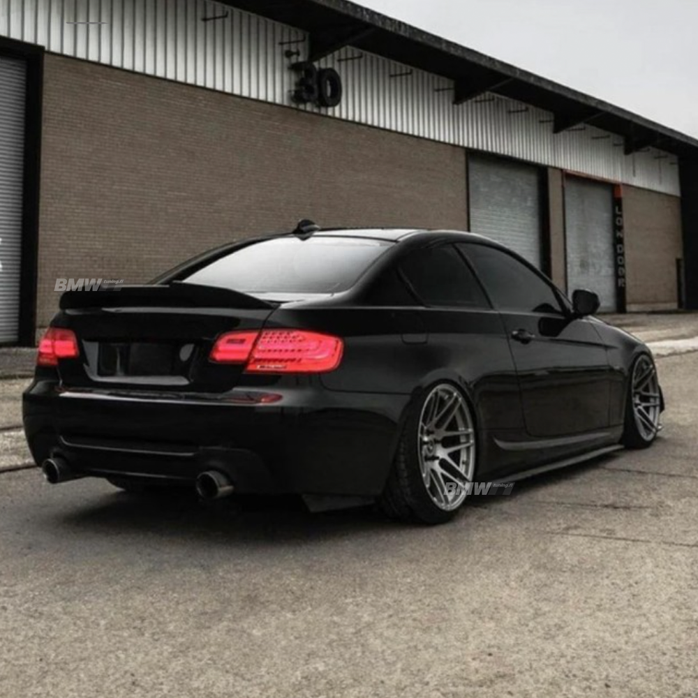 BMW E92 PSM-look High kick kiiltävän musta takaspoileri